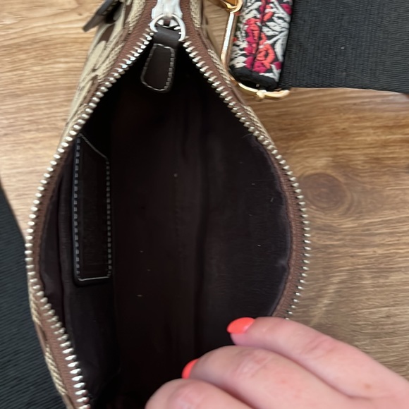 ✨Sold✨ Coach Brown Signature Print Bag With Replaced Guitar Crossbody Strap - Picture 13 of 15